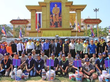 ผู้ว่าฯ ปทุมธานีนำทีมปรับภูมิทัศน์