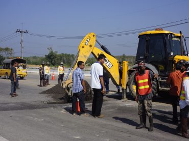 ทางหลวงตรัง เร่งซ่อมผิวถนน