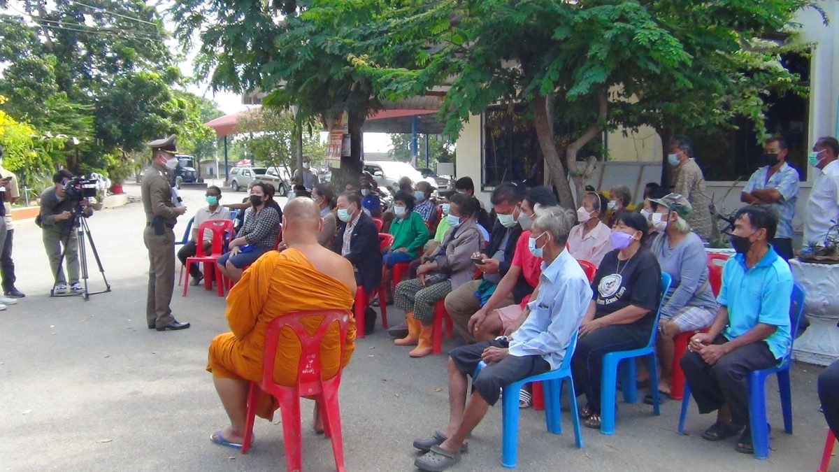 ชาวบ้านชุมนุมขอความคืบหน้าทางคดี