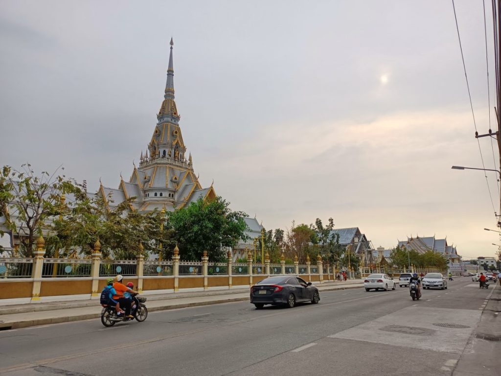 บรรยากาศที่แปดริ้ว