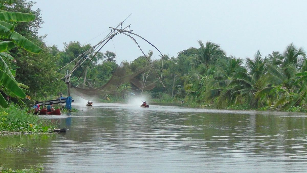 กิจกรรมแข่งเรือหางยาว