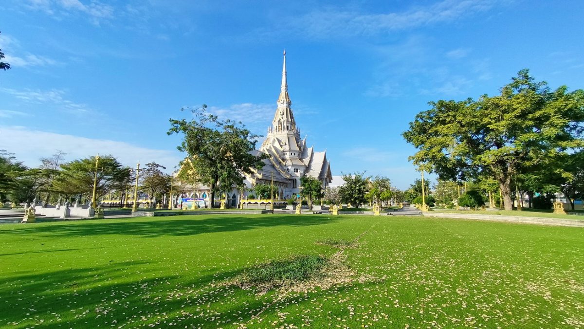 เปิดพระอุโบสถมานาน 16 ปีแล้ว