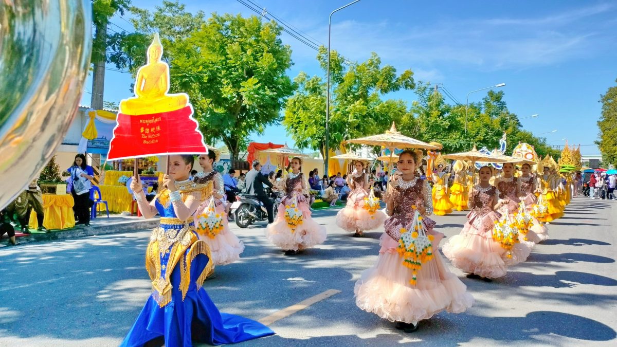 พร้อมใจแห่หลวงพ่อโสธรทางบก