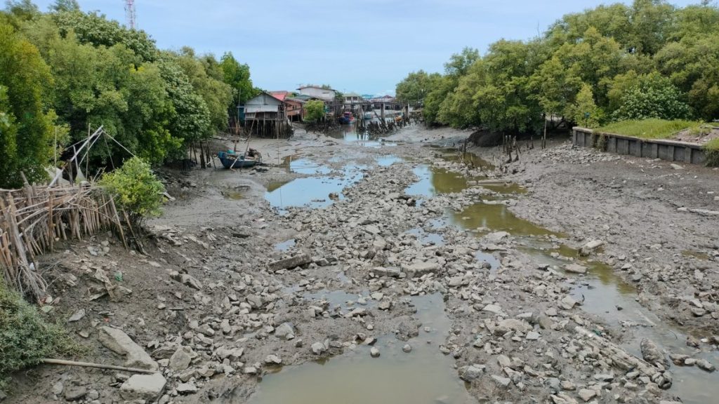 เพิ่งหยุดระบายน้ำ