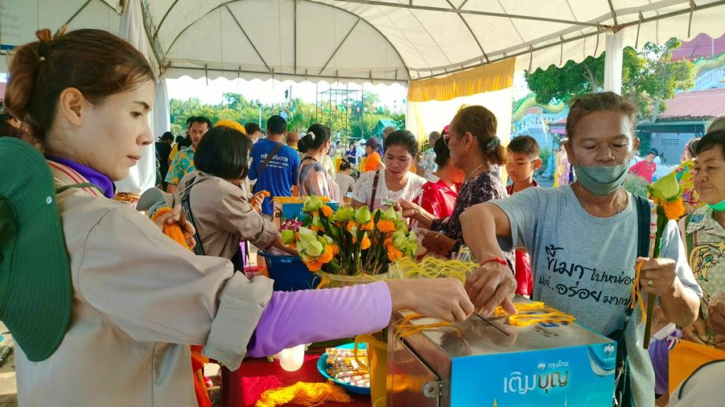 แห่ร่วมบุญหลวงพ่อ