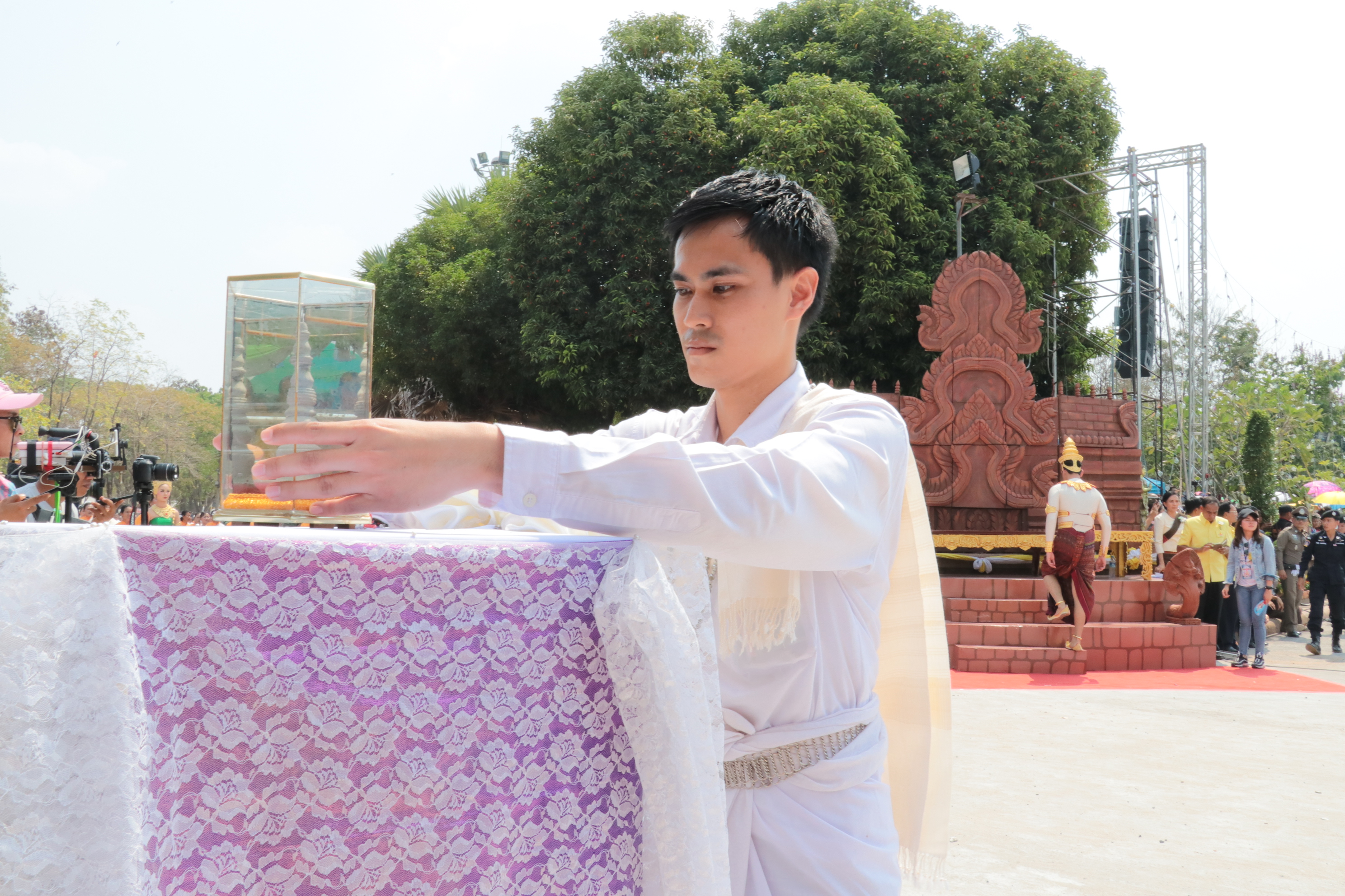 แต้ว-ณฐพร เตมีรักษ์-รำบวงสรวง-พระธาตุนาดูน-พระบรมธาตุนาดูน-นาดูน-นมัสการพระบรมธาตุนาดูน-มหาสารคาม