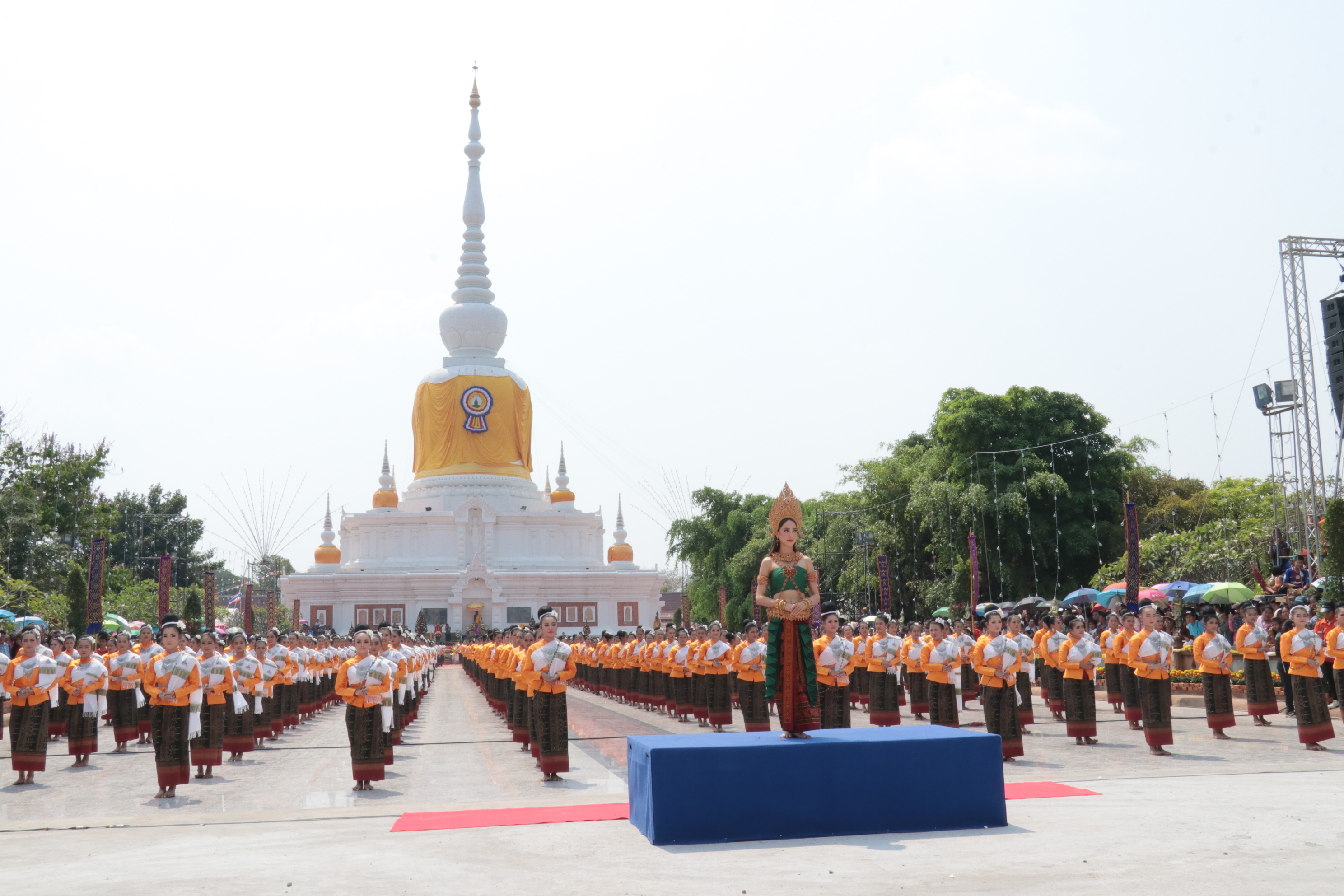 แต้ว-ณฐพร เตมีรักษ์-รำบวงสรวง-พระธาตุนาดูน-พระบรมธาตุนาดูน-นาดูน-นมัสการพระบรมธาตุนาดูน-มหาสารคาม