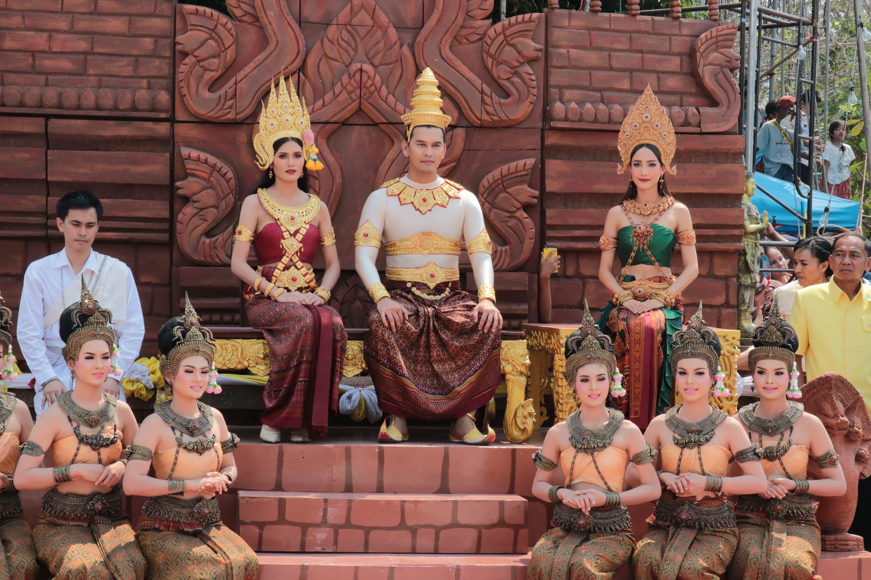 แต้ว-ณฐพร เตมีรักษ์-รำบวงสรวง-พระธาตุนาดูน-พระบรมธาตุนาดูน-นาดูน-นมัสการพระบรมธาตุนาดูน-มหาสารคาม