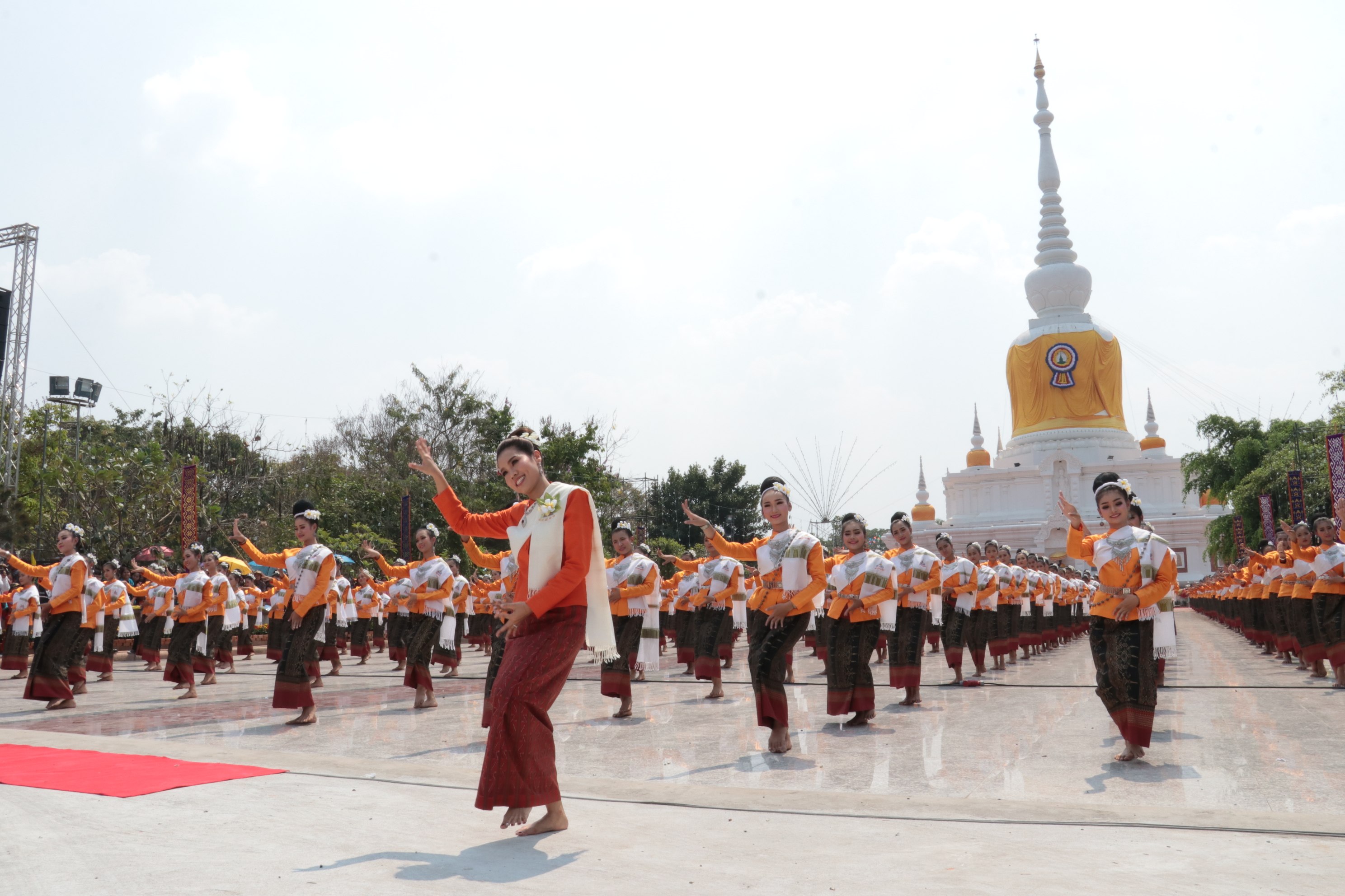 แต้ว-ณฐพร เตมีรักษ์-รำบวงสรวง-พระธาตุนาดูน-พระบรมธาตุนาดูน-นาดูน-นมัสการพระบรมธาตุนาดูน-มหาสารคาม