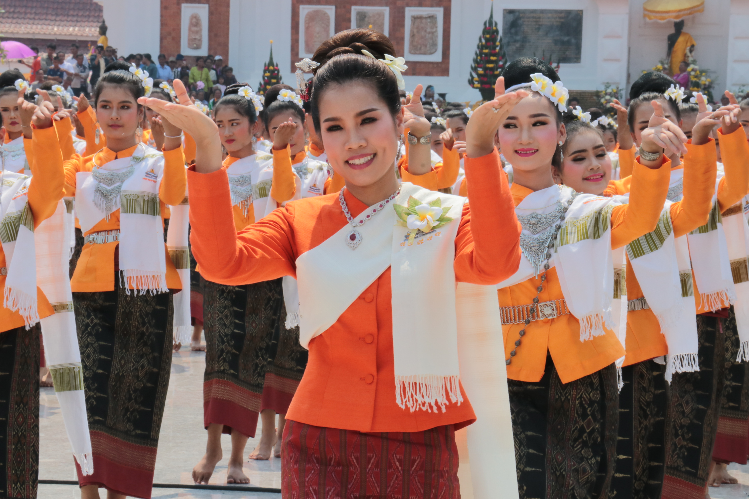 แต้ว-ณฐพร เตมีรักษ์-รำบวงสรวง-พระธาตุนาดูน-พระบรมธาตุนาดูน-นาดูน-นมัสการพระบรมธาตุนาดูน-มหาสารคาม