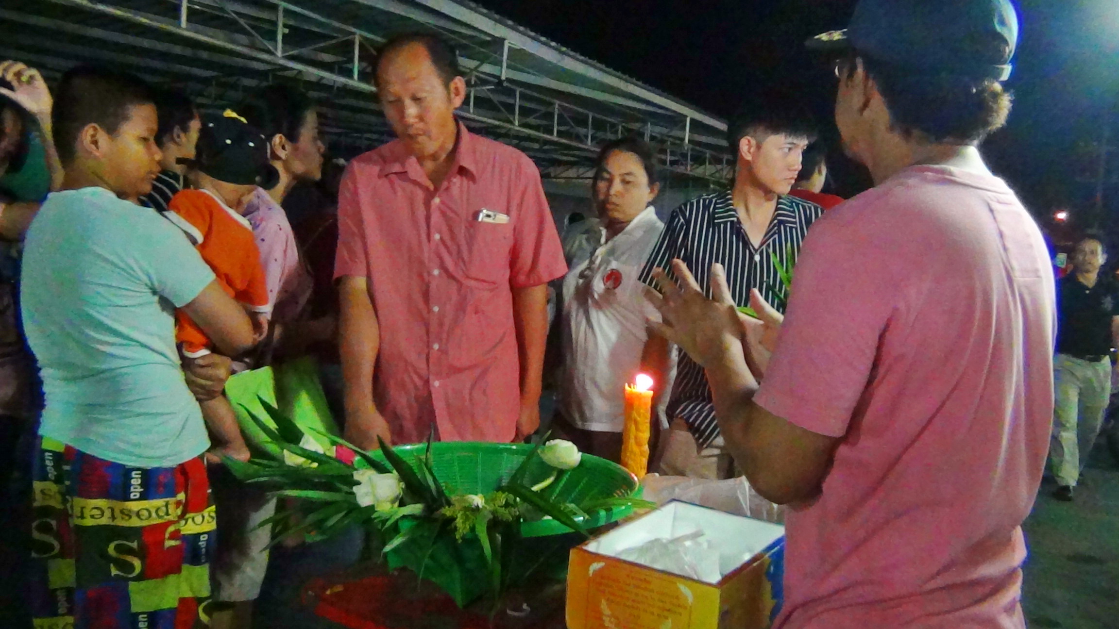 พ่อค้าขายดอกไม้รอบวัด