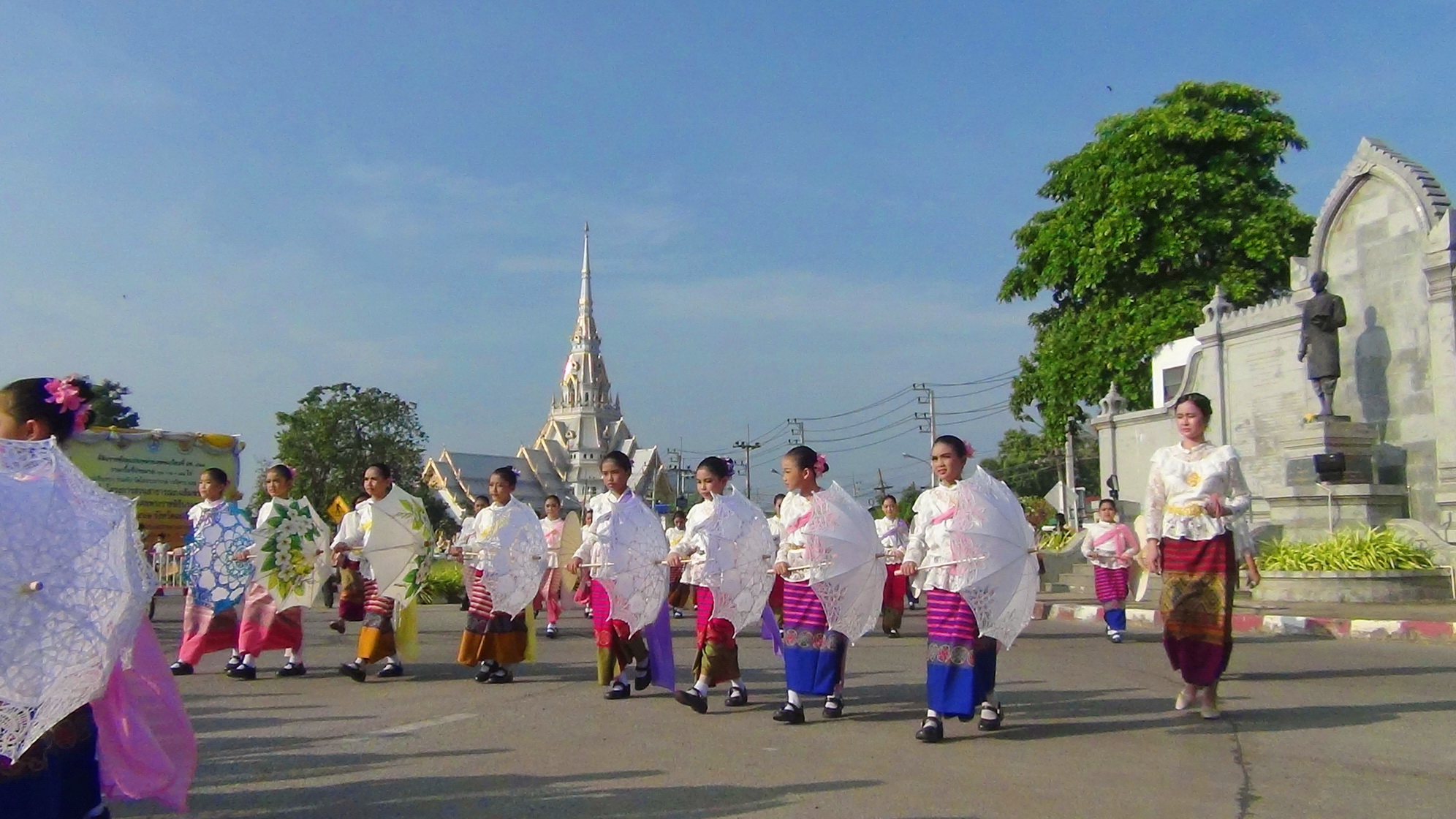 สถาบันการศึกษา พร้อมใจร่วมขบวน