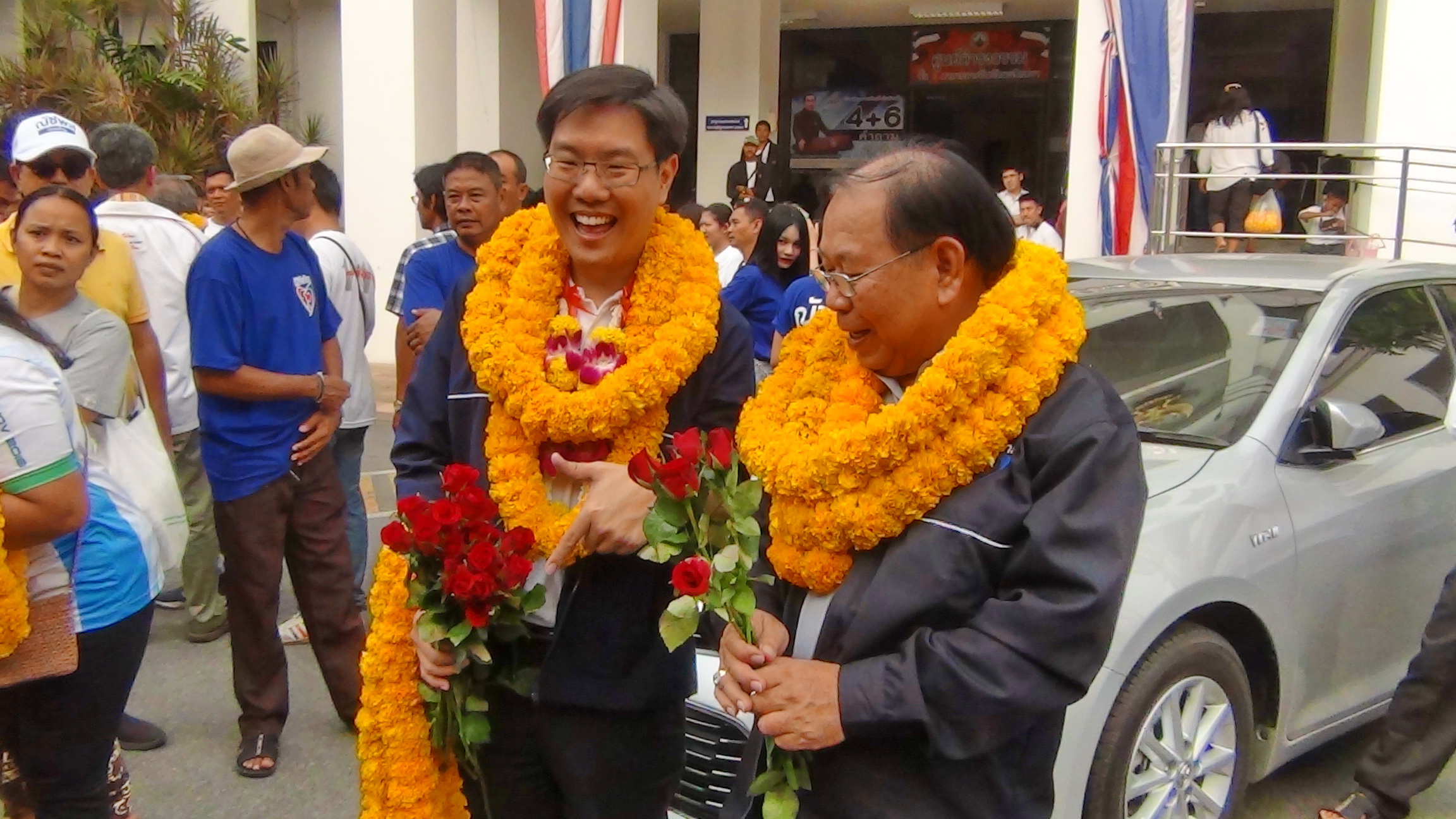 สองพ่อลูก โดดข้ามห้วยชิงเขต 1